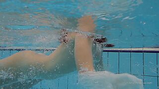 juicy body sexy russian girl in the pool